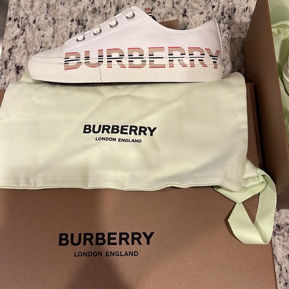 Burberry Boys Shoes - Picture 3 of 9